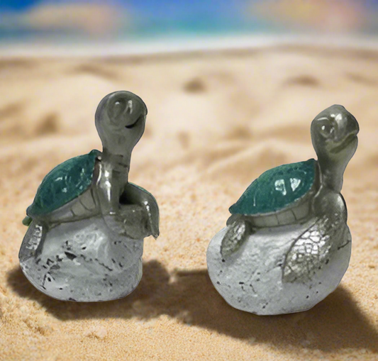2 ASST WHIMSY TURTLES ON ROCKS